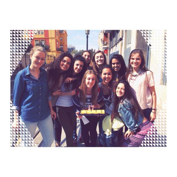 yasmeenYaladin's tweet photo. Les meues puccines les millors! Felicidades a la mejor del mundo, @LauraRob75 🍰🎁🎉💗🐤 http://t.co/6PiqdQjtrM