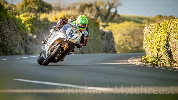 <a href="/CameronDonald86/">Cameron Donald</a> on the beautiful looking &amp; awesome sounding Norton! @norton_ceo <a href="/WhyArai/">Arai Helmets UK</a>