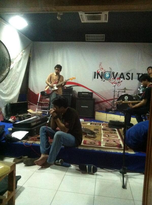 Wacuwoooow "<a href="/Desas_Desis/">DESAS DESIS</a>: Latihan di rmh om exap DC101 <a href="/GentaPrett/">Genta Pratama</a> <a href="/ibenblueocean/">Lukman Budiman *iben</a> <a href="/OgoyBluesMan/">Yoga Akbar Rabbani</a> "