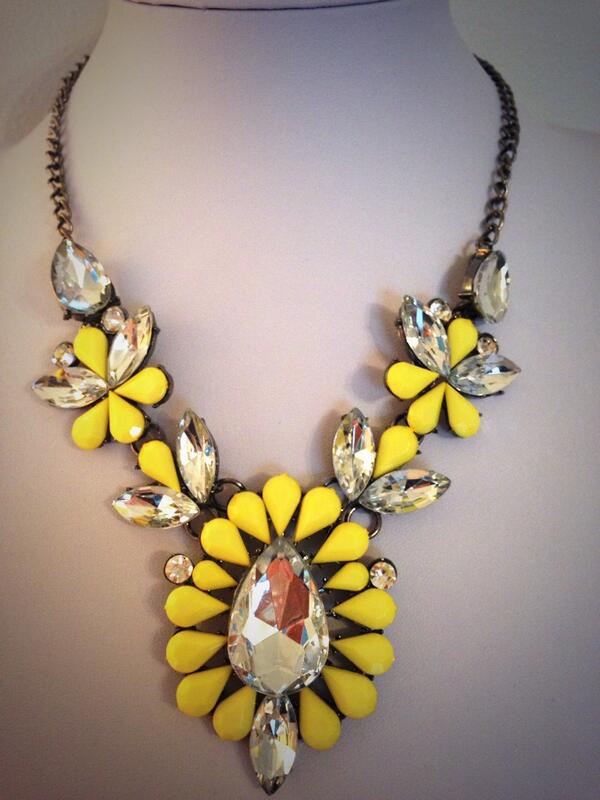 StatementBou's tweet image. Lemon Charm! £12 #NEW #statement #TOWIE #Tweeturbiz #womaninbiz #Tweeturbiz #fashionqueens