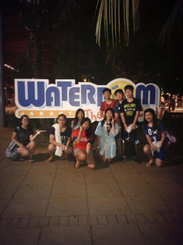 vanes_06's tweet photo. Waterbom♥w/@rchel_annabelle @denisacinthia @benecia23 @clarissafebi  @imeldadharma  @Jeremy_JAG @BrianJonathanM &amp;Ivan http://t.co/drtCDQjlBg