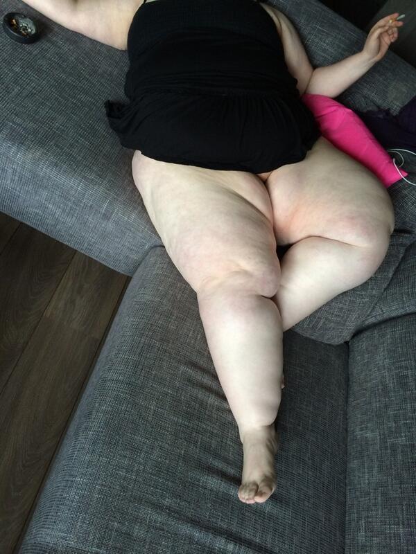 SSBBWGwen's tweet photo. Waiting 4 a client ; ) #ssbbw http://t.co/7OgXyVsoxP