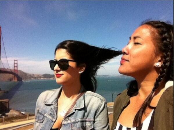 RinconDeWally's tweet photo. AQUÍ ESNIFANDOLE EL PELO A MI AMIGA. http://t.co/ZgOeNGqsa7