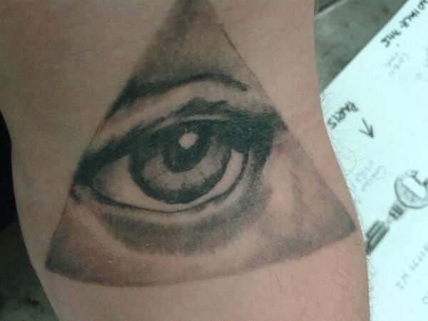 lukek1945's tweet photo. I see you bitch!!! http://t.co/ubJO9Hw5rK