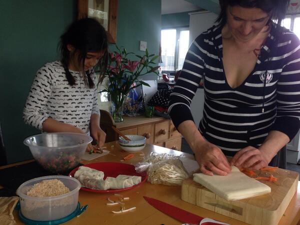 lauzspaws's tweet image. Nana Rach is here !!! #preparingdinner😊