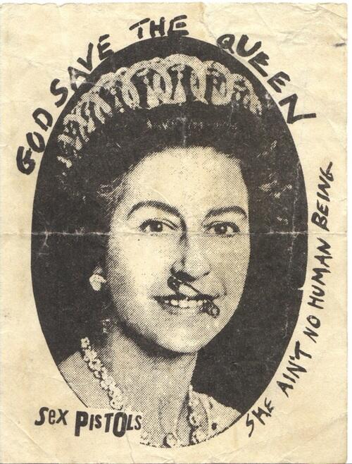 Musicisnatural's tweet photo. Un día como hoy hace 37 años, salía el "tema más censurado del Reino Unido" #GodSaveTheQueen http://t.co/0K51cHVAG5 http://t.co/kP6Q38eVHk