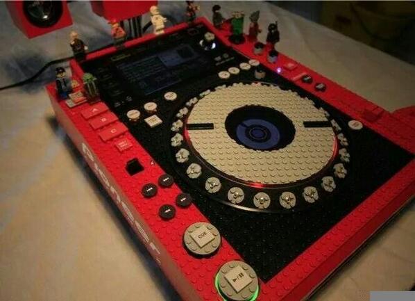 EleqtroDubstep's tweet image. #Cdj2000 #LegoEdition