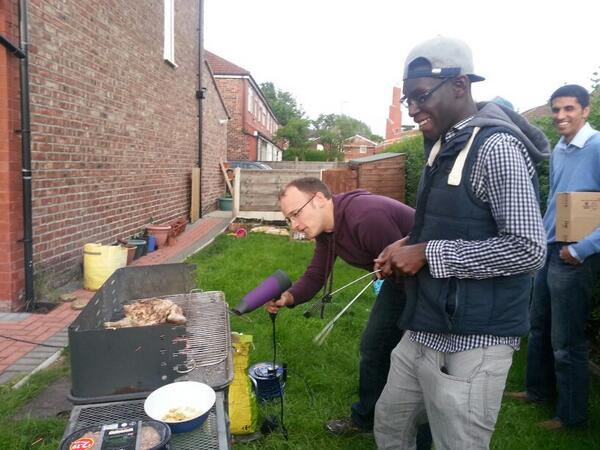 MannyOladipo's tweet image. Real men use hair dryers! #HairDryerTreatment #BringingNandosHome #LearntANewSkill
#MixingItUp