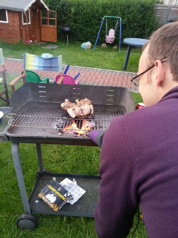 MannyOladipo's tweet image. Real men use hair dryers! #HairDryerTreatment #BringingNandosHome #LearntANewSkill
#MixingItUp