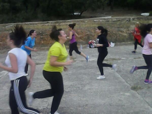 gonzalez_vicent's tweet photo. Buen entrene hoy y cada día mejor @Saraag5 @carme_3 @laura_2231992 @Geem_5 @Majobp1 #sandra #tere @SanusVitae http://t.co/EQThqEOwgI