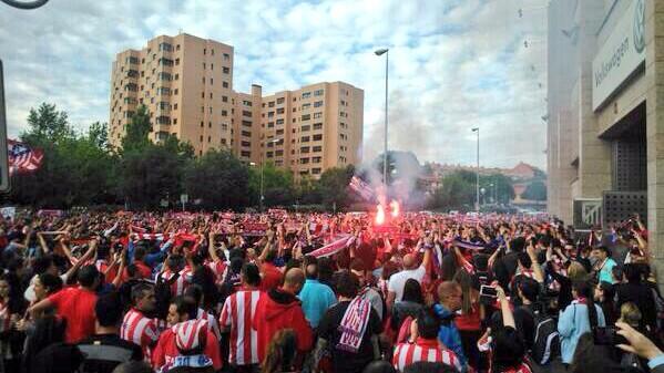 JAMÁS SABRÁN LO QUE ES QUERER MÁS A TU EQUIPO EN LA DERROTA QUE EN LA VICTORIA