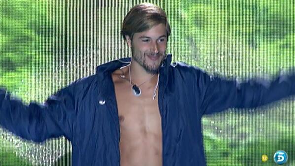 Supervivientes's tweet photo. #UltimaHoraFinalSV Abraham ya está en plató> http://t.co/0FBgMJbInX http://t.co/GCK0dk6JvC
