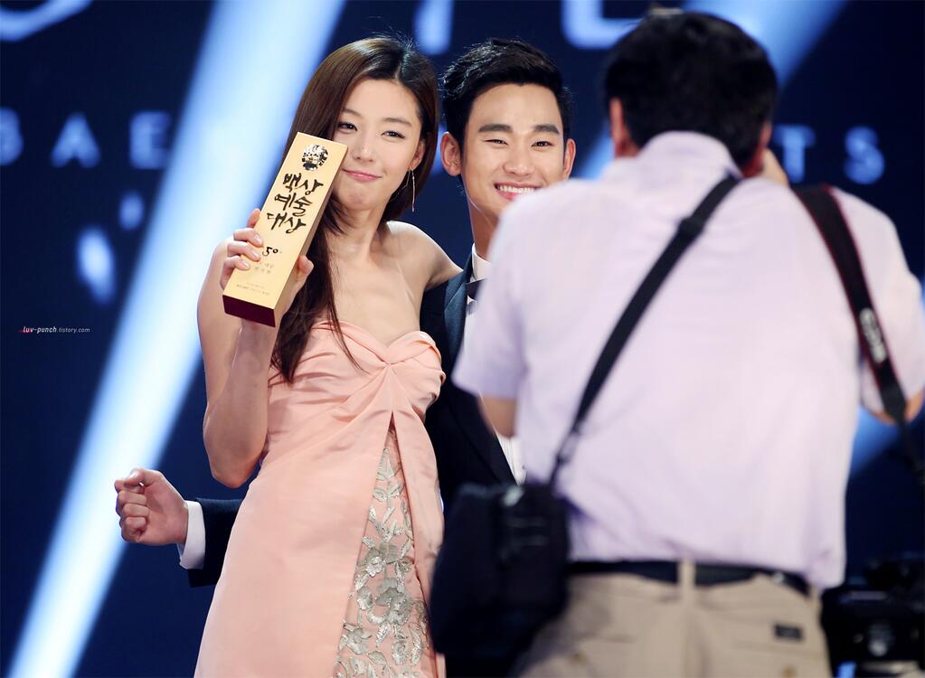 BoqAN2uIYAATBvI.jpg:large