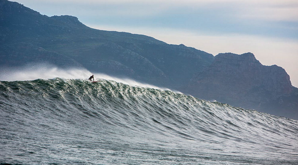 CapeTown's tweet photo. !! ��@surfline: #CapeTown roars to life on latest #SwellStories http://t.co/vDiy0WrhEQ @reef84 PC Van Gysen http://t.co/xNJlymK4nk”