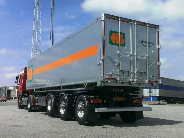 vbtrailerbouw's tweet photo. Nieuwe Bulthuis volume kipper voor Zijderlaan. Ook deze kipper is voorzien van het succesvolle Bulthuis stuursysteem! http://t.co/gIA1a2nBdp