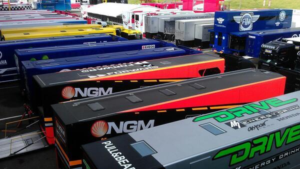 MotofamilyGP's tweet photo. #Mugello014 poco a poco va cogiendo color. Hay ganas????? http://t.co/4vQSqAfLi7