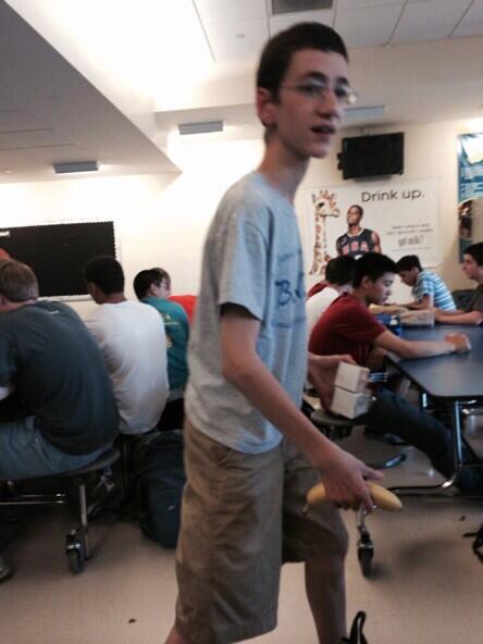 SHS_Bananas's tweet photo. #LittleShaw http://t.co/XByoYkyVc5