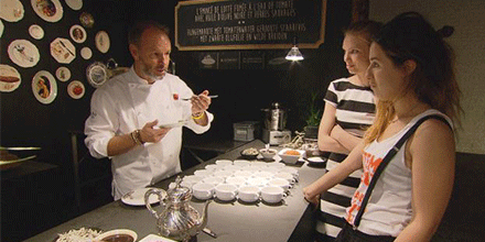 VTM's tweet photo. Na verf en kwast :) de keuken. Overtuigt @vtmpopup_gent de sterrenchefs op #Culinaria? #VTMpopup, om 20.35 http://t.co/QPEksA3bRY