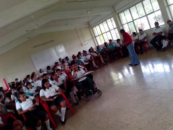chelitocarrillo's tweet photo. Cientos de jóvenes que estudian en planteles de Educación Media Superior reciben brigadas de #Promoción2014Conafe http://t.co/hIxOZsf1LX