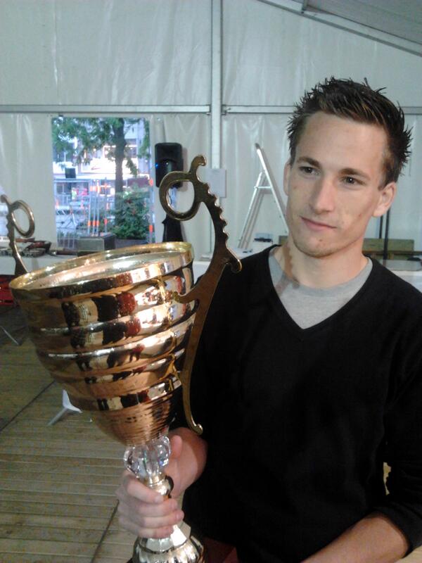 Dujardin_Thomas's tweet photo. Beker is van ons olé olé #sdjb #trotsevoorzitter http://t.co/PbZiZiUzya