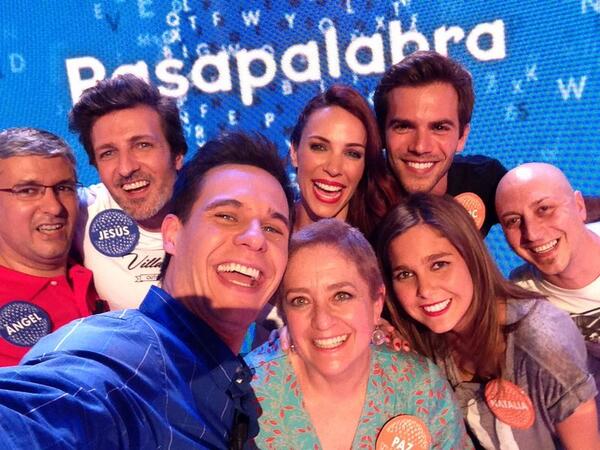 ¡La foto con Paz después de llevarse 1.310.000 eurazos! Ya sabéis: ¡que sea el «selfie» más retuiteado! #Pasapalabra