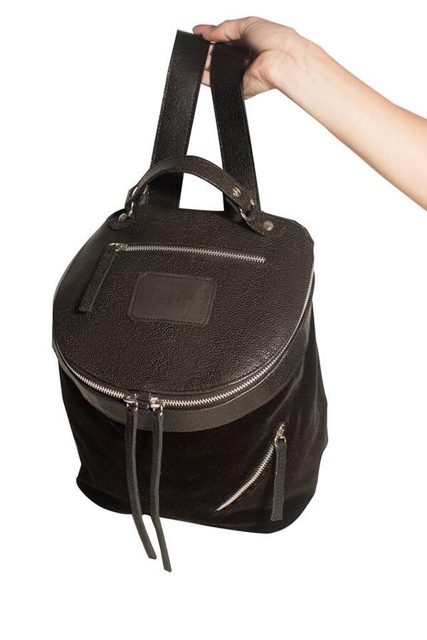 St_Clemente's tweet photo. Nos siguen llegando las mochilas #Mambo !! Ya disponibles en el local. Los esperamos hasta las 20hs en Ellauri885 http://t.co/qiSuausxsU