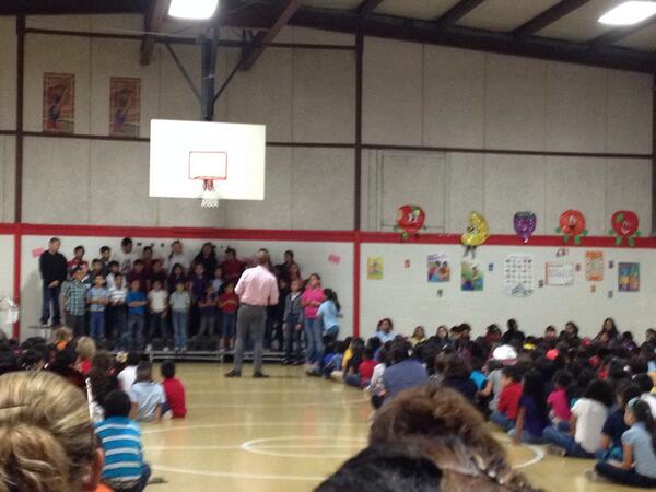 SamRayburnChoir's tweet photo. Future Texan Musicians performing at the Mae Smythe Pops Concert! Singers, hand chimes, and ukulele! How cool! http://t.co/HSZykJsFnk