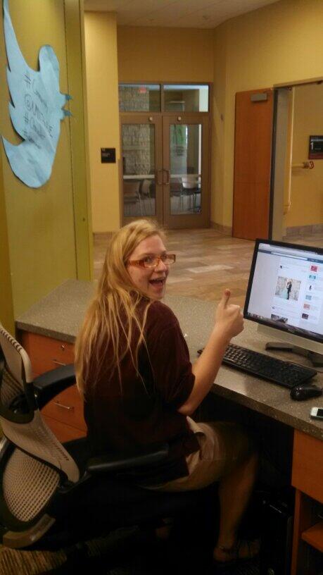 ReimerMeThis's tweet photo. Changing the world, one desk shift at a time. @BreuerMelanie @matt17th  #HRLSummer #desklife http://t.co/QivlG3p5IQ