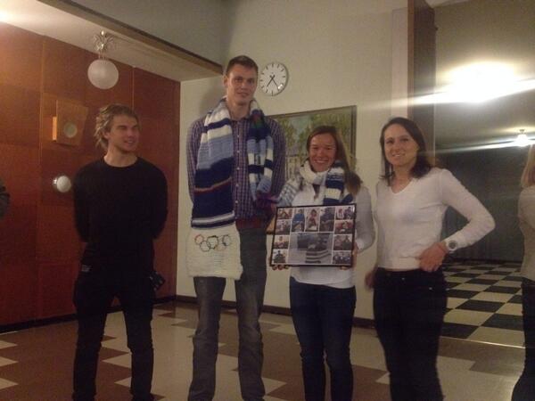 駐日フィンランド大使館 Na Twitteru ソチでみんなで編んだマフラーは 今週開催された夏と冬 パラリンピック 各々のトップ選手が集まった オリンピックキャンプで披露されて リオ五輪期待の選手たちに渡されたよ Http T Co Ny3h3gsfkg