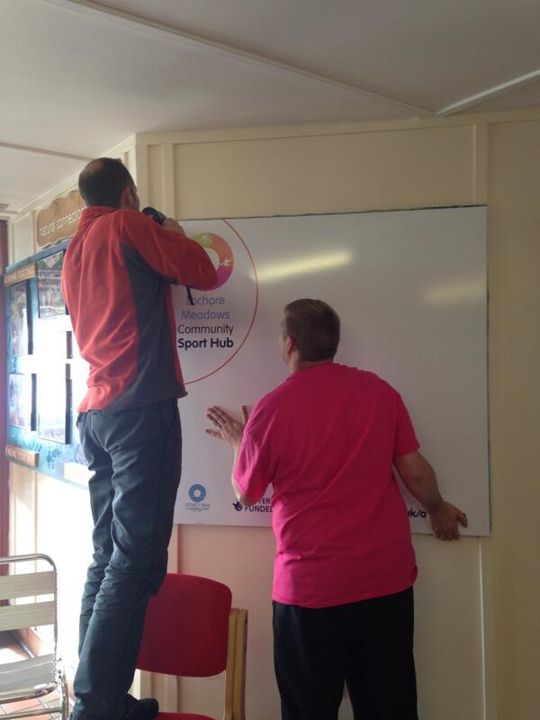 MegBuchananbeau's tweet photo. @McSooze @mkavanagh2 @ryandonnachie @dcaith how many council workers does it take to put up a hub sign?????? http://t.co/Q5uc42AAVa