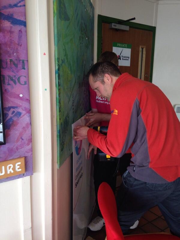 MegBuchananbeau's tweet photo. @McSooze @mkavanagh2 @ryandonnachie @dcaith how many council workers does it take to put up a hub sign?????? http://t.co/Q5uc42AAVa