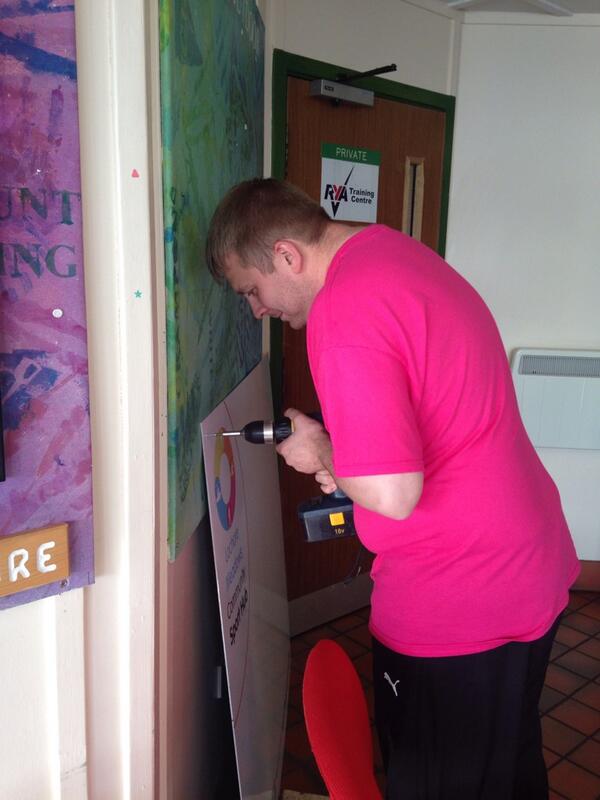 MegBuchananbeau's tweet photo. @McSooze @mkavanagh2 @ryandonnachie @dcaith how many council workers does it take to put up a hub sign?????? http://t.co/Q5uc42AAVa
