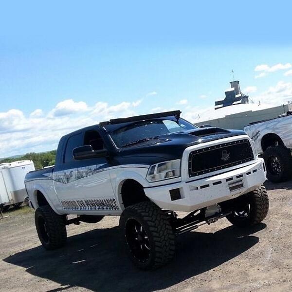 EdgeProducts's tweet photo. Check out this #EdgePowered Cummins the #DiamondEye built #Cummins http://t.co/GlTiSmAWUO