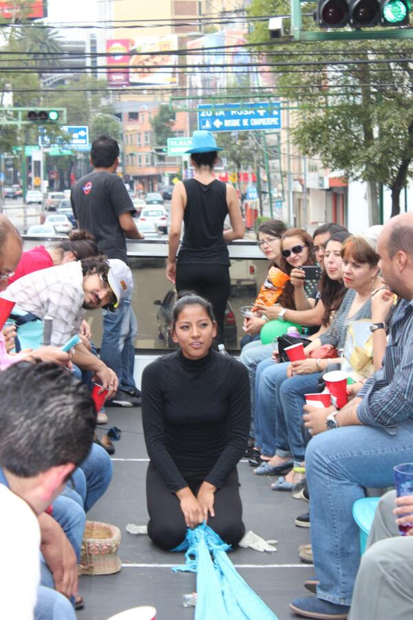 LunaySenas's tweet photo. Haciendo teatro en otros espacios posibles. http://t.co/uxpvYxd0Oz