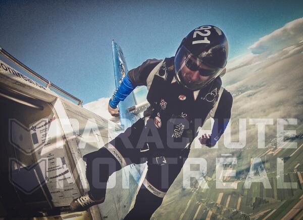 ParachuteMTL's tweet photo. Visionnez notre publicité dans les cinémas Guzzo ! https://t.co/agaOKgzCOB  #parachutemontreal #skydiver http://t.co/wM0DmuUt9h