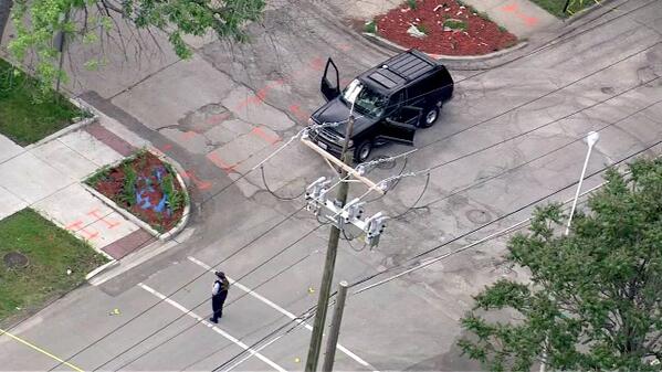ABC7Chicago's tweet image. BREAKING: 74-year-old man shot in Morgan Park near 112th, Throop abc7.ws/1jrlNa3