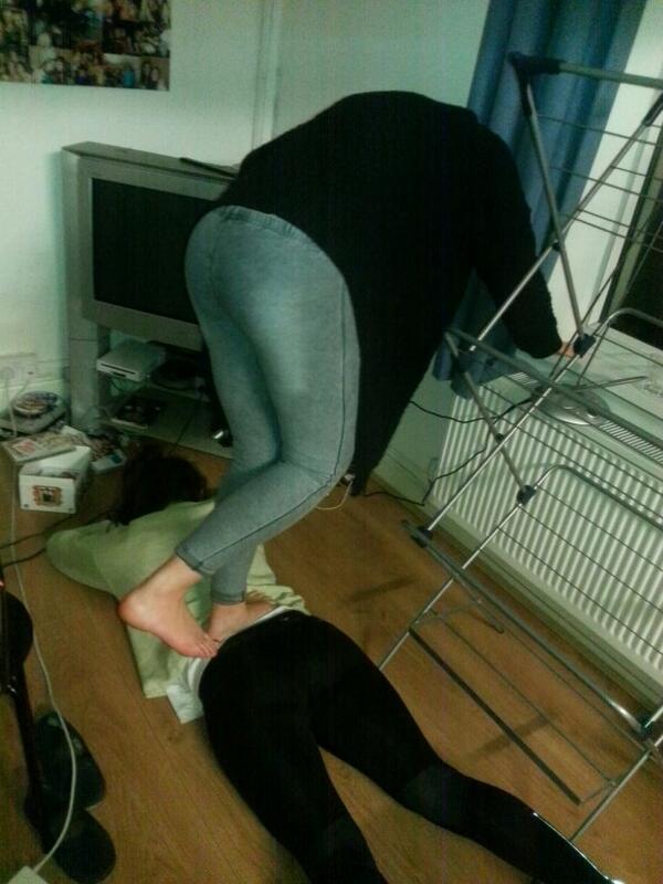 Physio anyone? #unbelievabletekkers #weknowourshit <a href="/LucyKesek/">lucy</a> <a href="/EliLouiseHill/">Elinor</a>