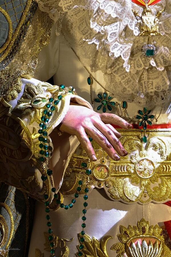 JPichardo93's tweet photo. Hasta el Sol besó las manos de la Esperanza. http://t.co/QUUca5XOEW
