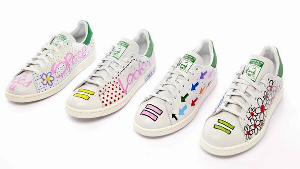 adidasFR's tweet photo. 10 #StanSmith peintes à la main par @Pharrell. Dispo aujourd'hui uniquement chez @coletteparis #mipharrellstansmith http://t.co/OuWGDCosr7