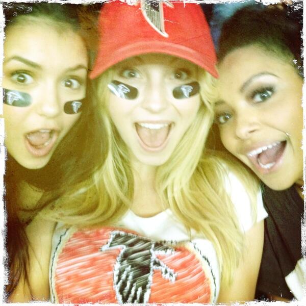 FallenBennett's tweet image. Me and @DeadliestEx and @OnFirePrincess ♥