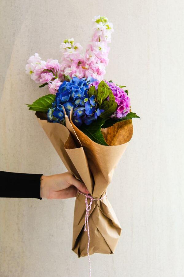 EverMeOnline's tweet image. Beautiful blooms at EverMe HQ today! #everme #flowers #fresh #love