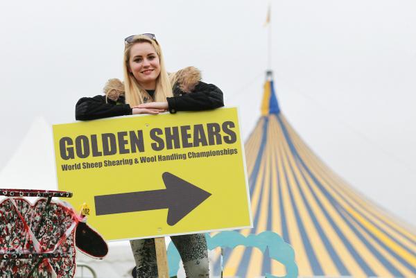 GoldenShearsIRL's tweet photo. @MagnumEvents Rachel posing for @Jack_Caffrey of @farmersjournal onsite during the week! #Sheep16 http://t.co/enqyaQEwWh