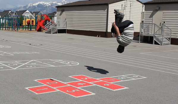 Горьковская пивоварня логотип. Пиво патагония hoppy. Smiling critters hoppy hopscotch image. Play hopscotch. Хоппи хопскотч.