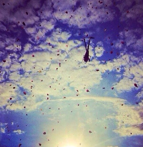evanevolution's tweet photo. .@MysterylandUSA helicopter throwing rose petals down on the crowd. #ravemagic http://t.co/dKRBaethoM