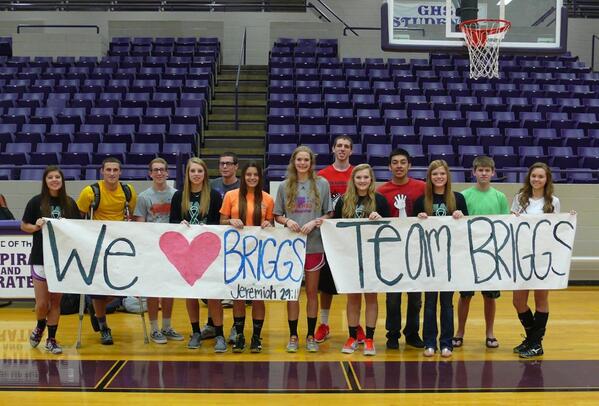 karisbeez10's tweet photo. awh, we love @BriggsBerry ❤️ http://t.co/vrc0PwXa7g