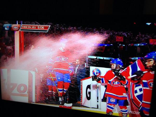 Suis-je le seul à avoir vu un joueur des Rangers envoyer de la neige dans la face des enfants ?!? #GoHabsGo #CH