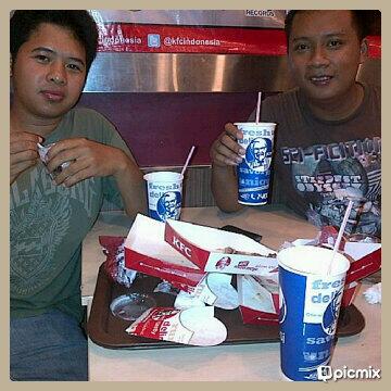 ekasuryafati's tweet photo. kfc #mypicmix http://t.co/fvmQuVvMUw http://t.co/xHwS01wUp7