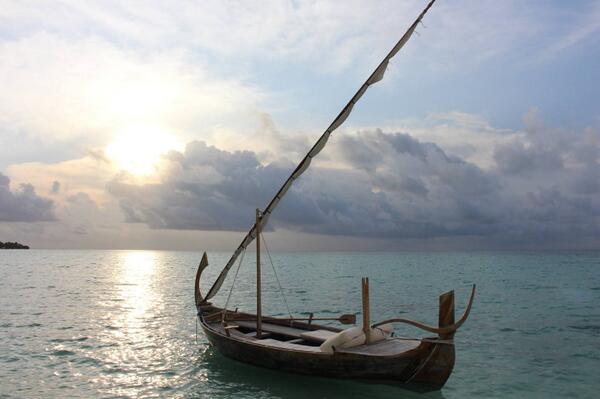 Niva_Kuramathi's tweet photo. #Malidves #AquaSports Admire an unforgettable sunset on our private traditional Maldivian Sailing Dhoni. http://t.co/mU5zH0745L