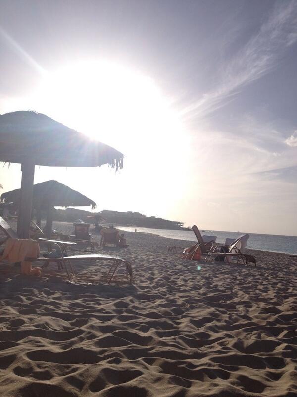 Caesar_jr3's tweet photo. So now that I'm king I declare a vacation for all those who fought in the war #beach 😍😍 http://t.co/acBVRNuulL