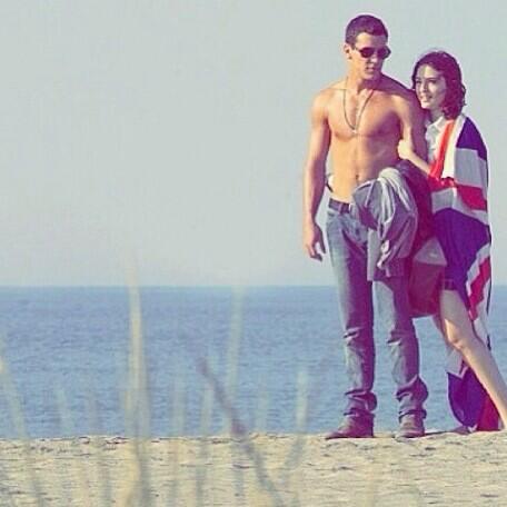Dariann_Styles's tweet photo. Amo como ama el amor. No conozco otra razón para amar que amarte. http://t.co/xqMFNuvB87